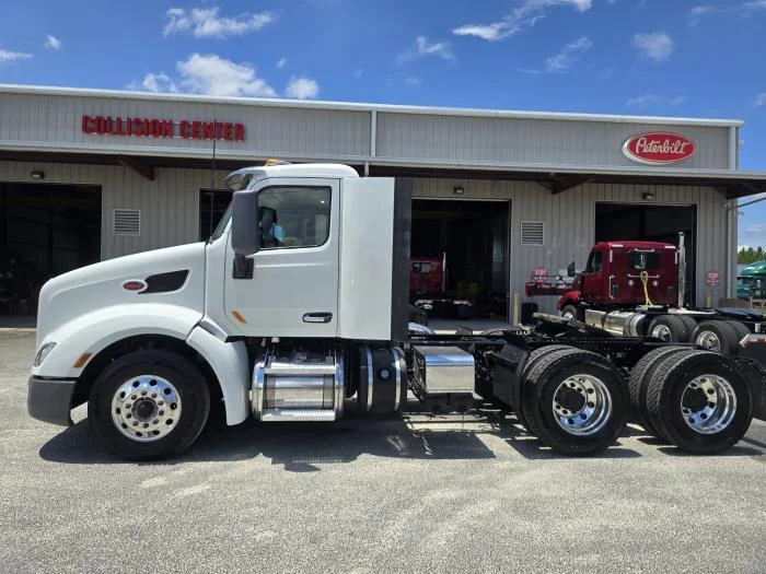 2021 Peterbilt 579 - image 3