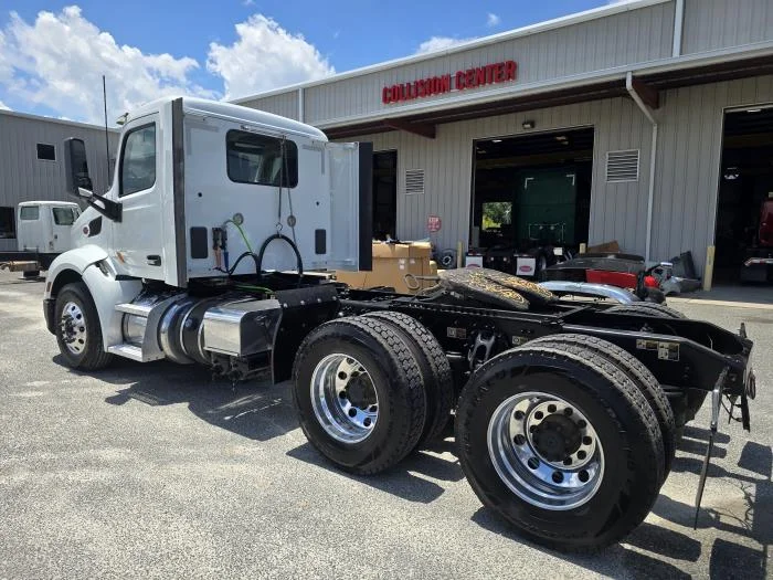 2021 Peterbilt 579 - image 4