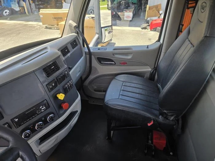 2021 Peterbilt 579 - image 12