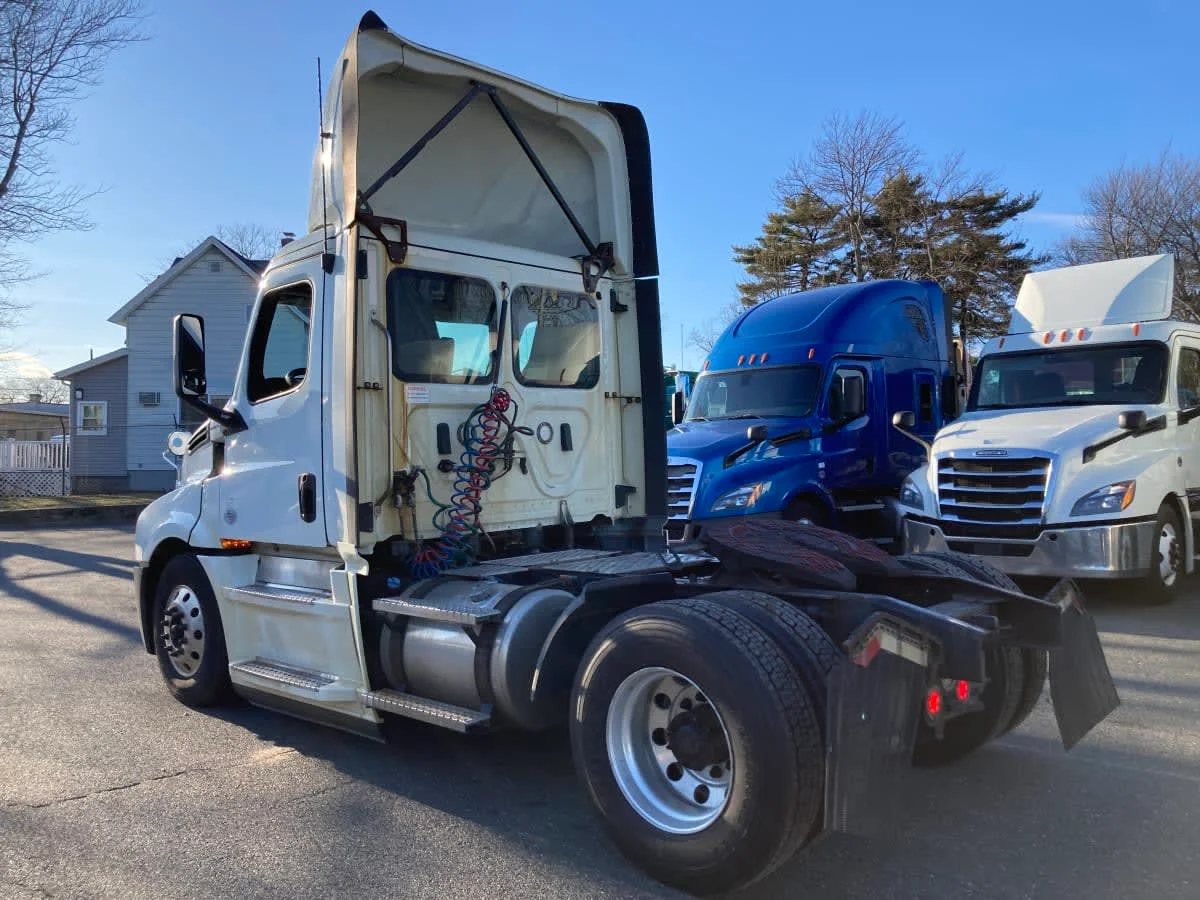 2020 Freightliner Cascadia in Springfield, MA — photo 6