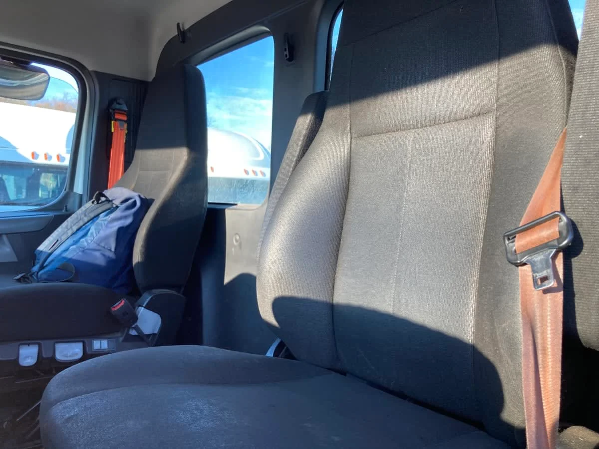 2020 Freightliner Cascadia in Springfield, MA — photo 11