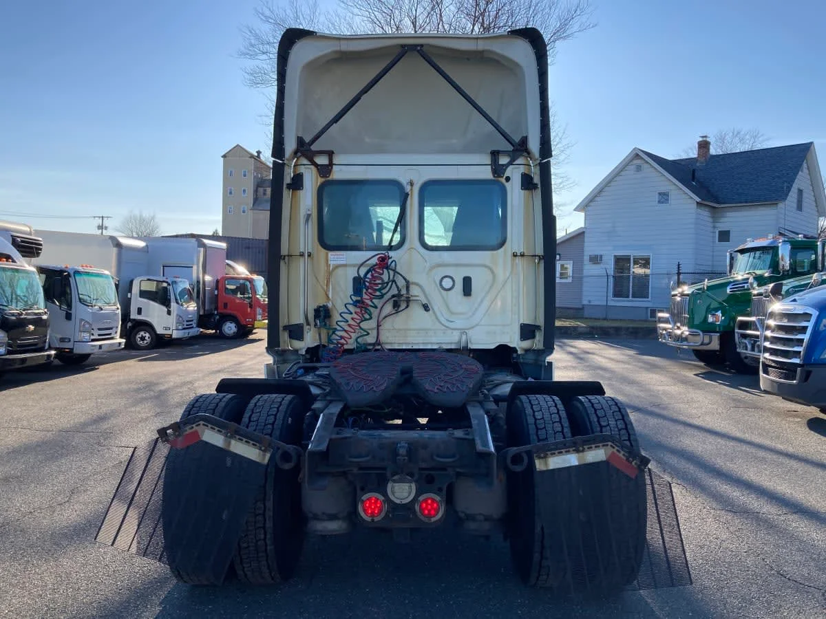 2020 Freightliner Cascadia in Springfield, MA — photo 5