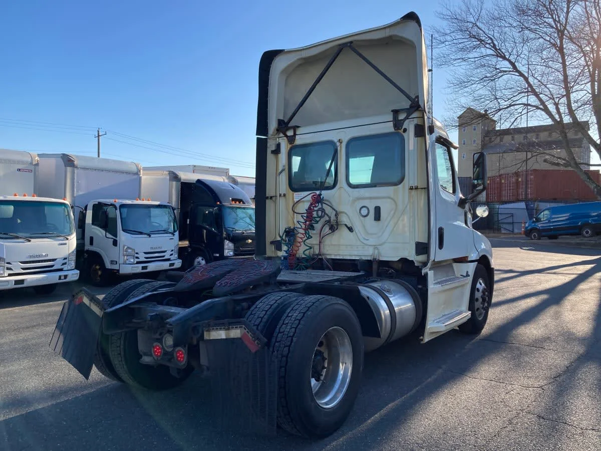 2020 Freightliner Cascadia in Springfield, MA — photo 4