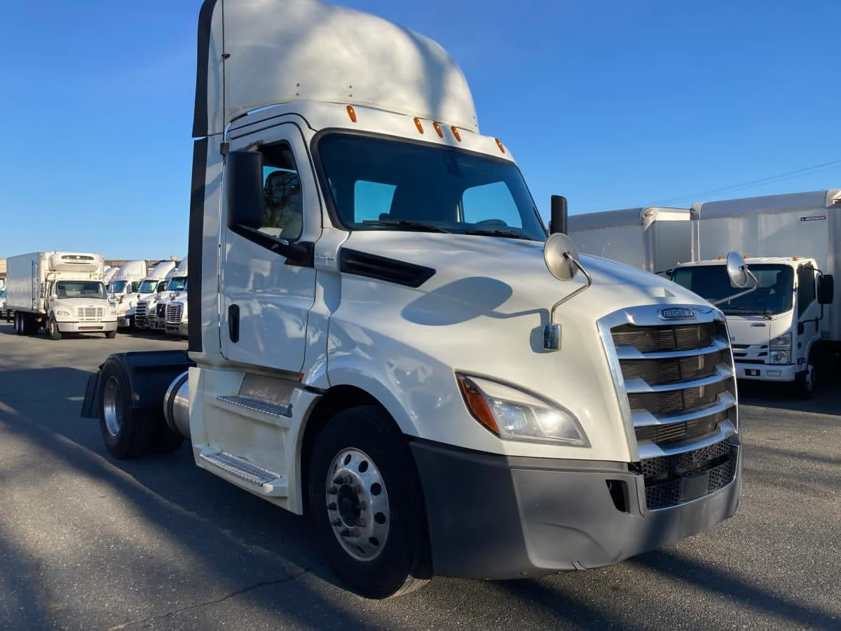 2020 Freightliner Cascadia in Springfield, MA — photo 3