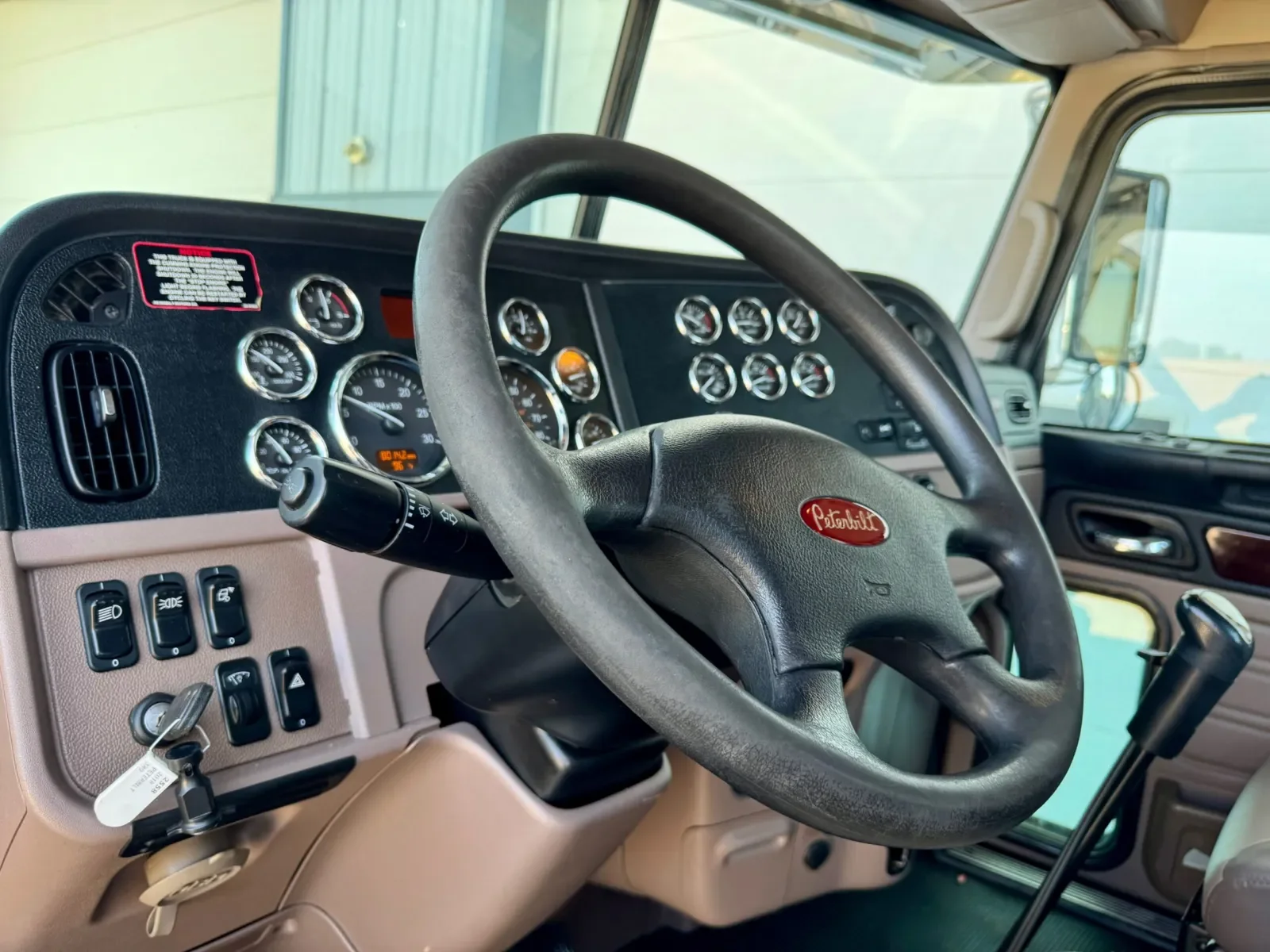 2018 Peterbilt 389 - image 15