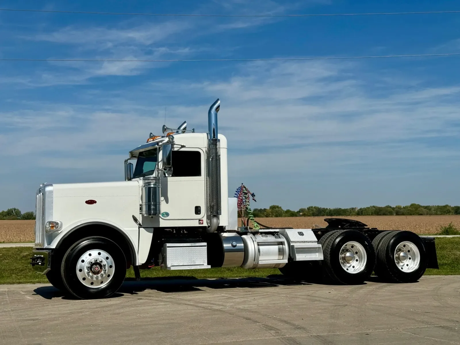 2018 Peterbilt 389 - image 2