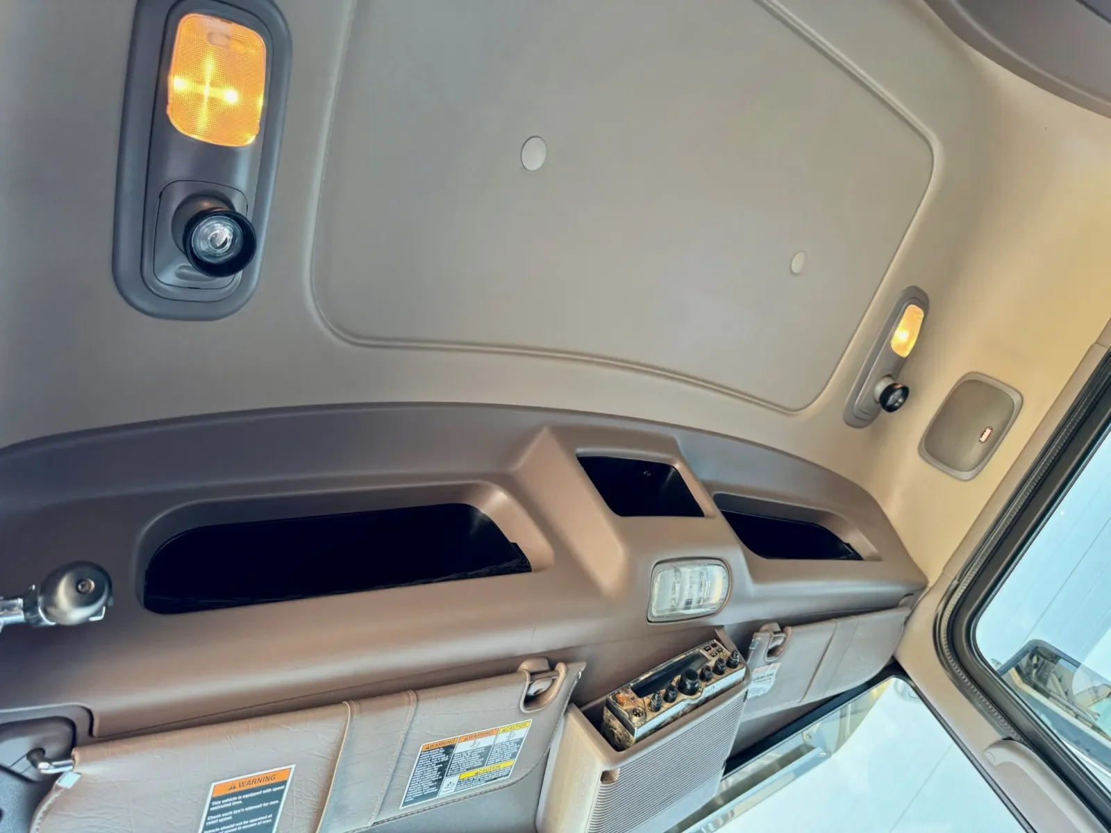 2018 Peterbilt 389 - image 19