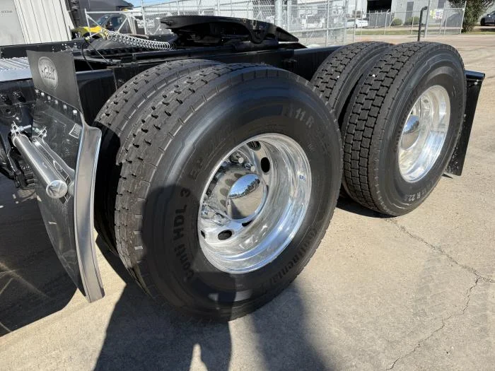 2026 Peterbilt 579 - image 10