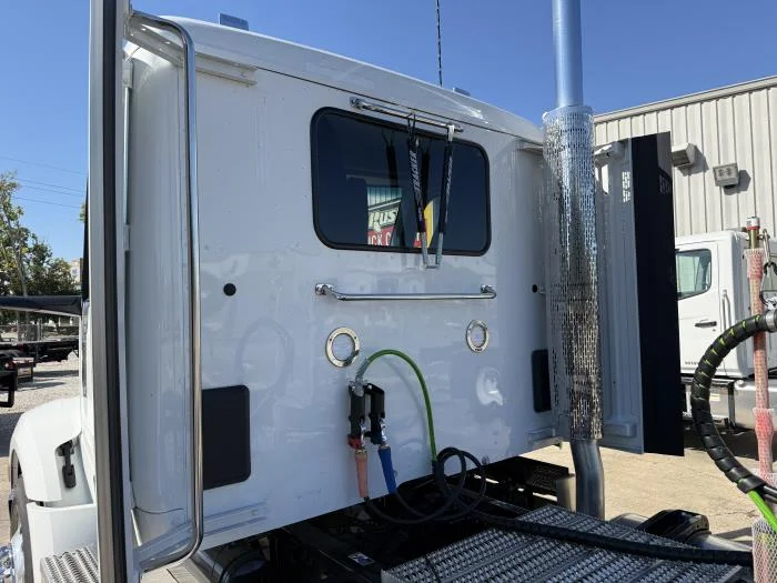 2026 Peterbilt 579 - image 11