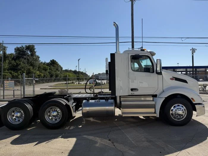 2026 Peterbilt 579 - image 7