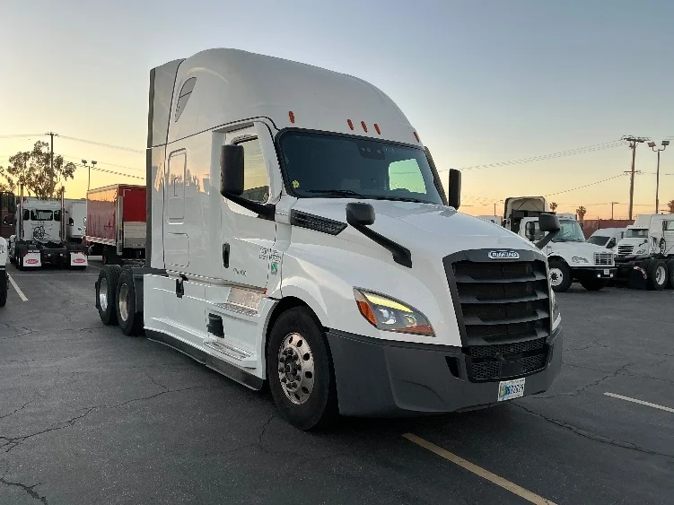 2022 Freightliner Cascadia in Torrance, CA