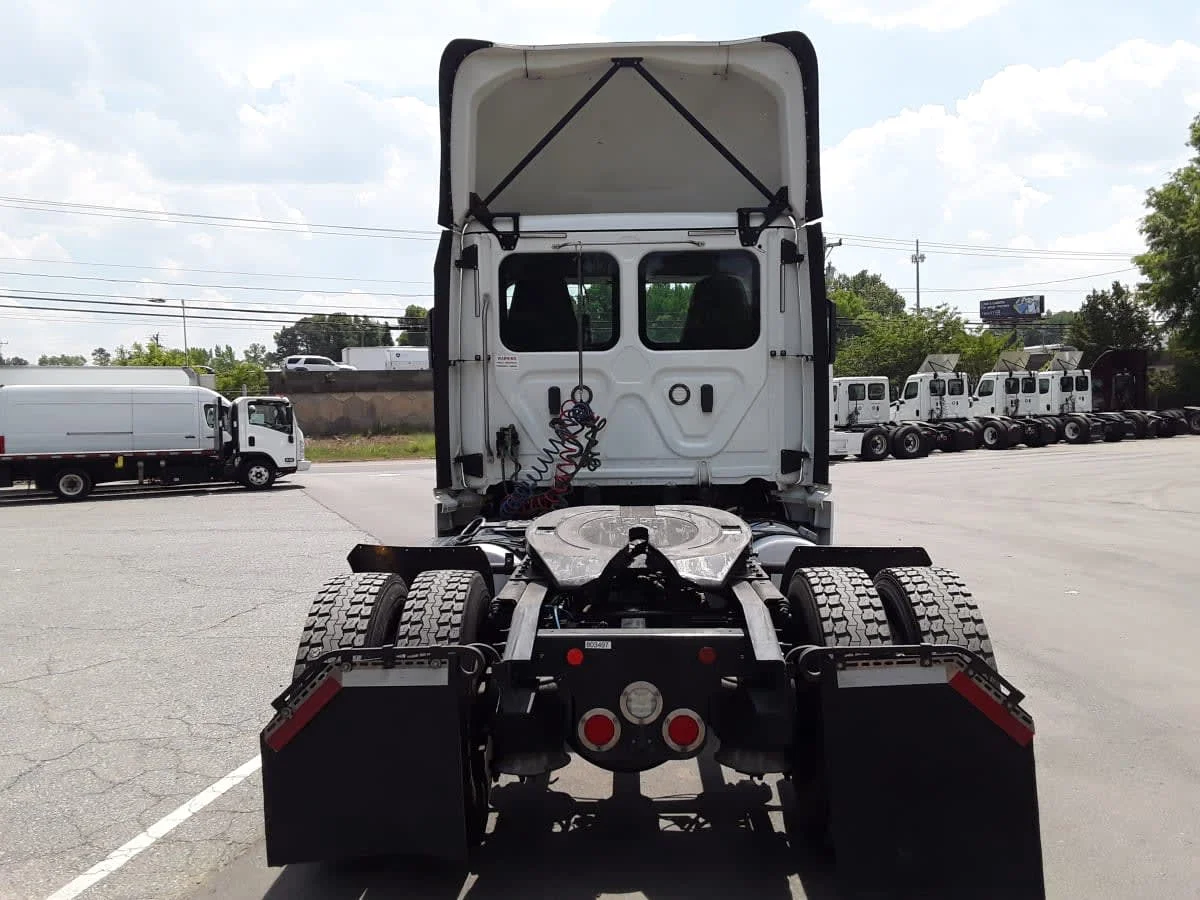 2019 Freightliner Cascadia in Charlotte, NC — photo 5