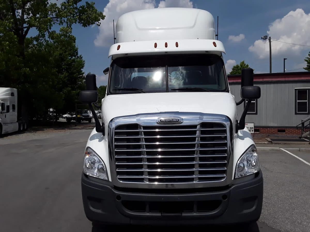 2019 Freightliner Cascadia in Charlotte, NC — photo 2