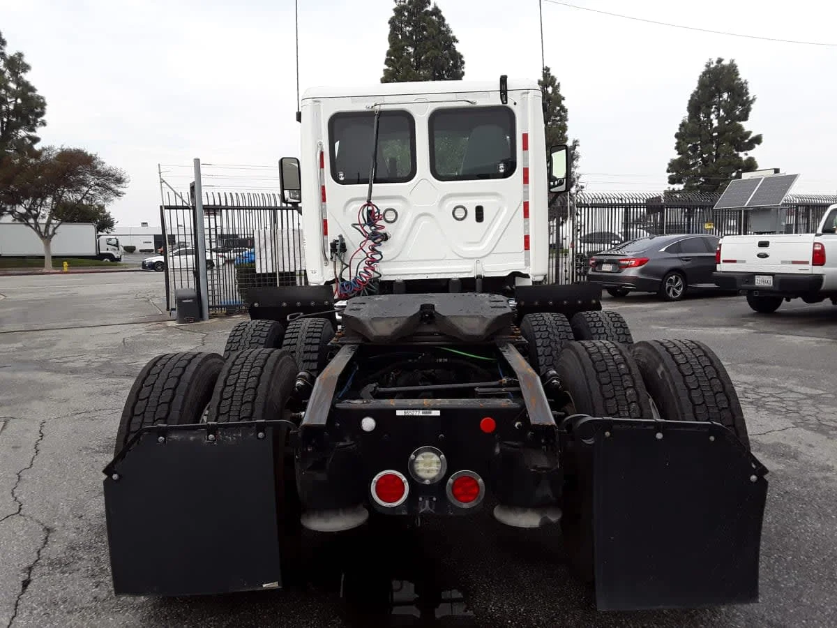2019 Freightliner Cascadia in Montebello, CA — photo 5