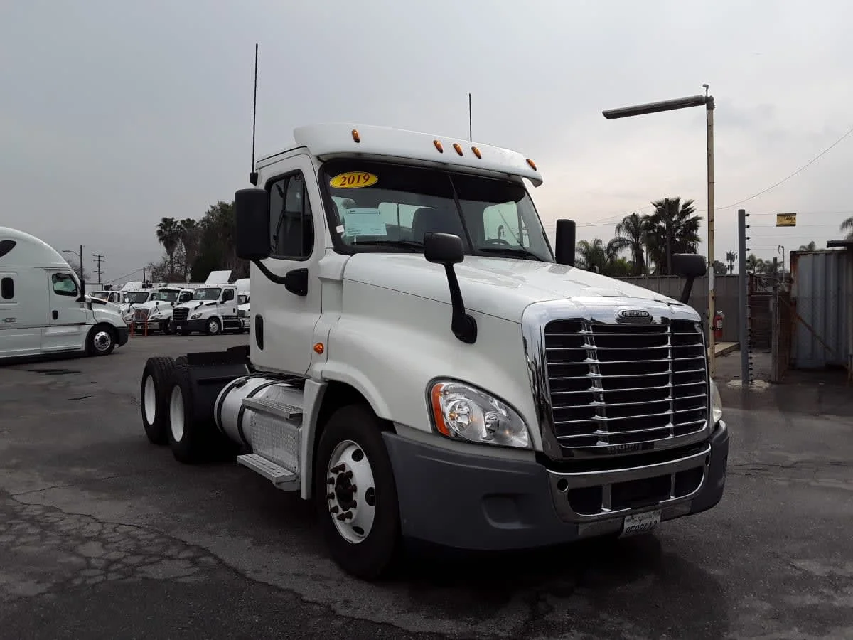 2019 Freightliner Cascadia in Montebello, CA — photo 3