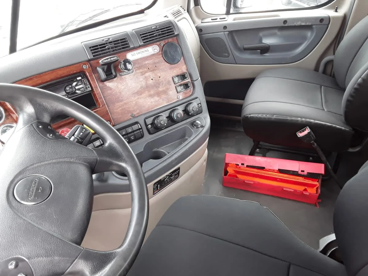 2019 Freightliner Cascadia in Montebello, CA — photo 7