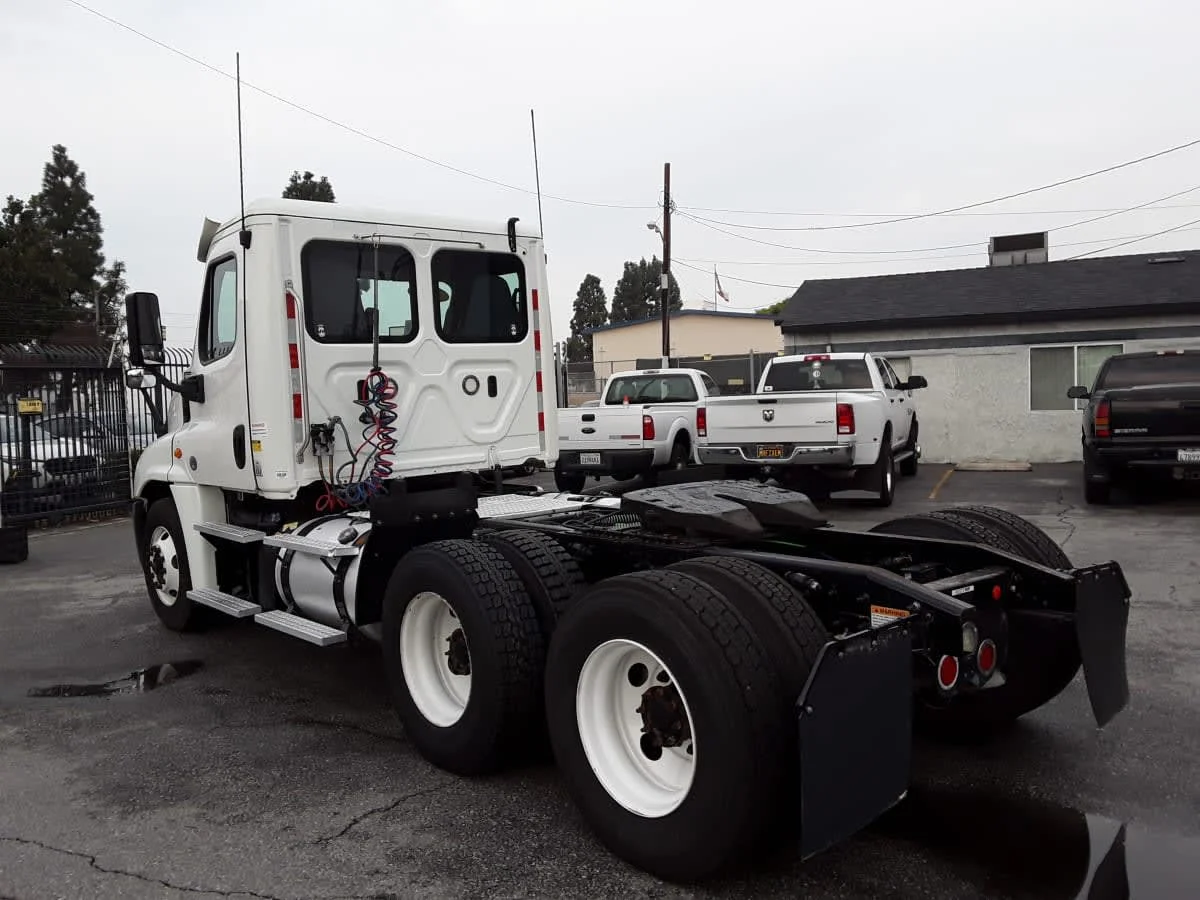 2019 Freightliner Cascadia in Montebello, CA — photo 6
