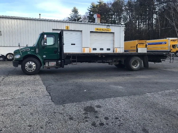 2020 Freightliner M2 106 in Auburn, MA — photo 4