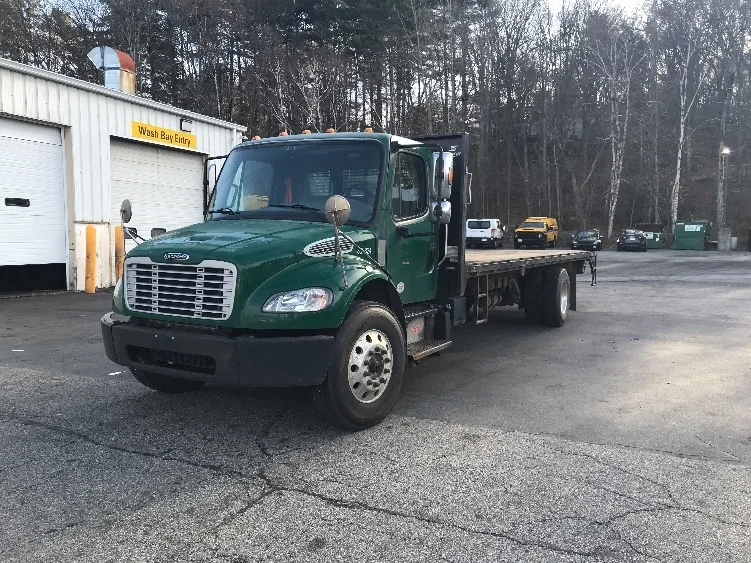 2020 Freightliner M2 106 in Auburn, MA — photo 3