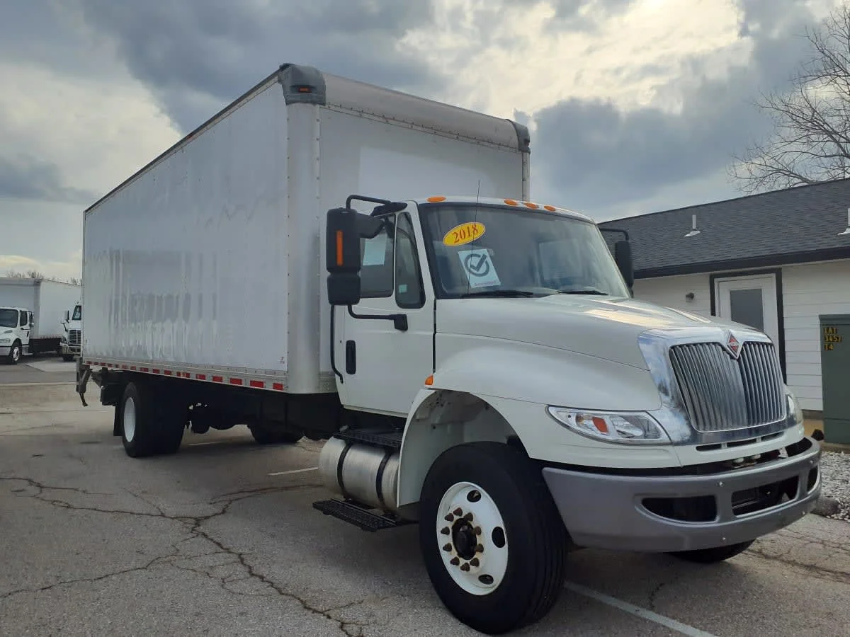 2018 International 4300 in O'fallon, MO — photo 3