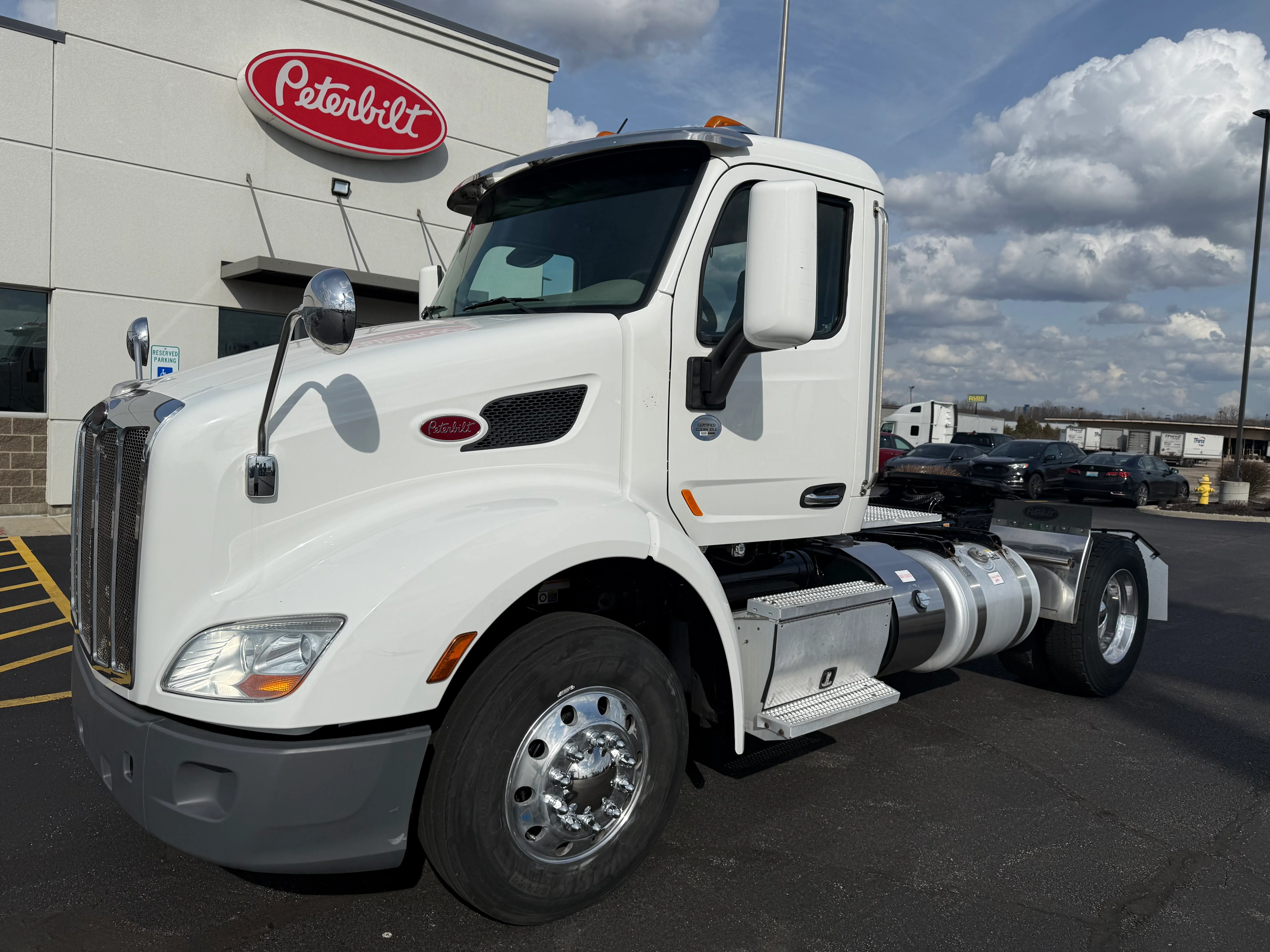 2019 Peterbilt 579 - image 1