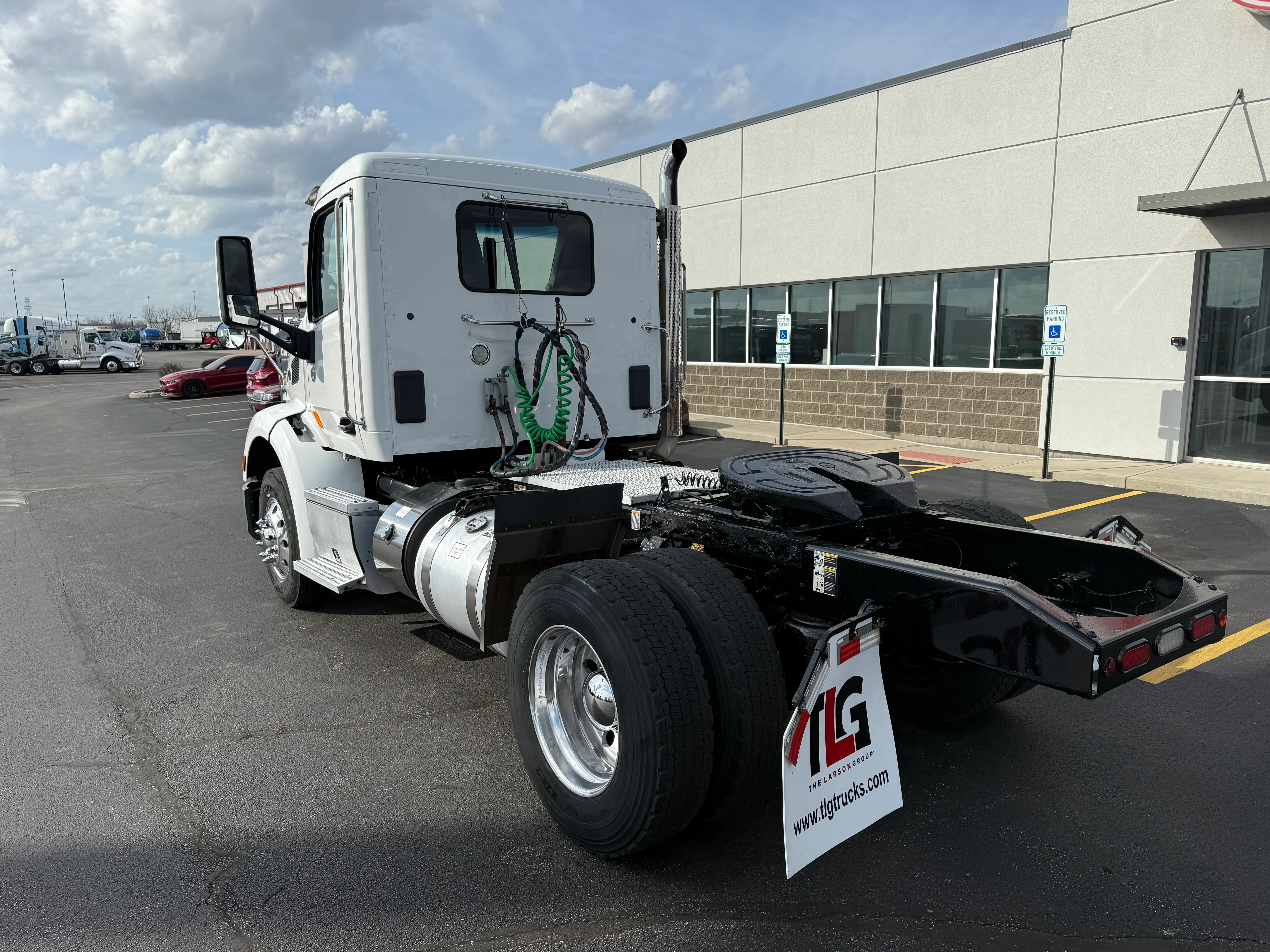 2019 Peterbilt 579 - image 3