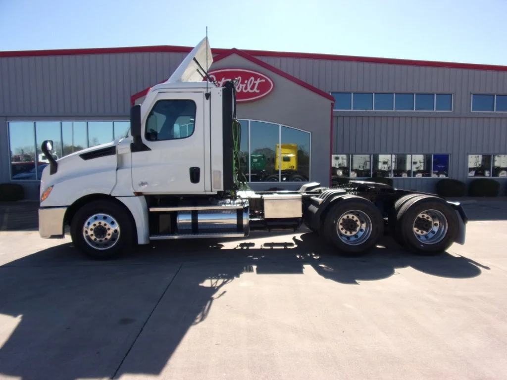 2021 Freightliner Cascadia - image 10