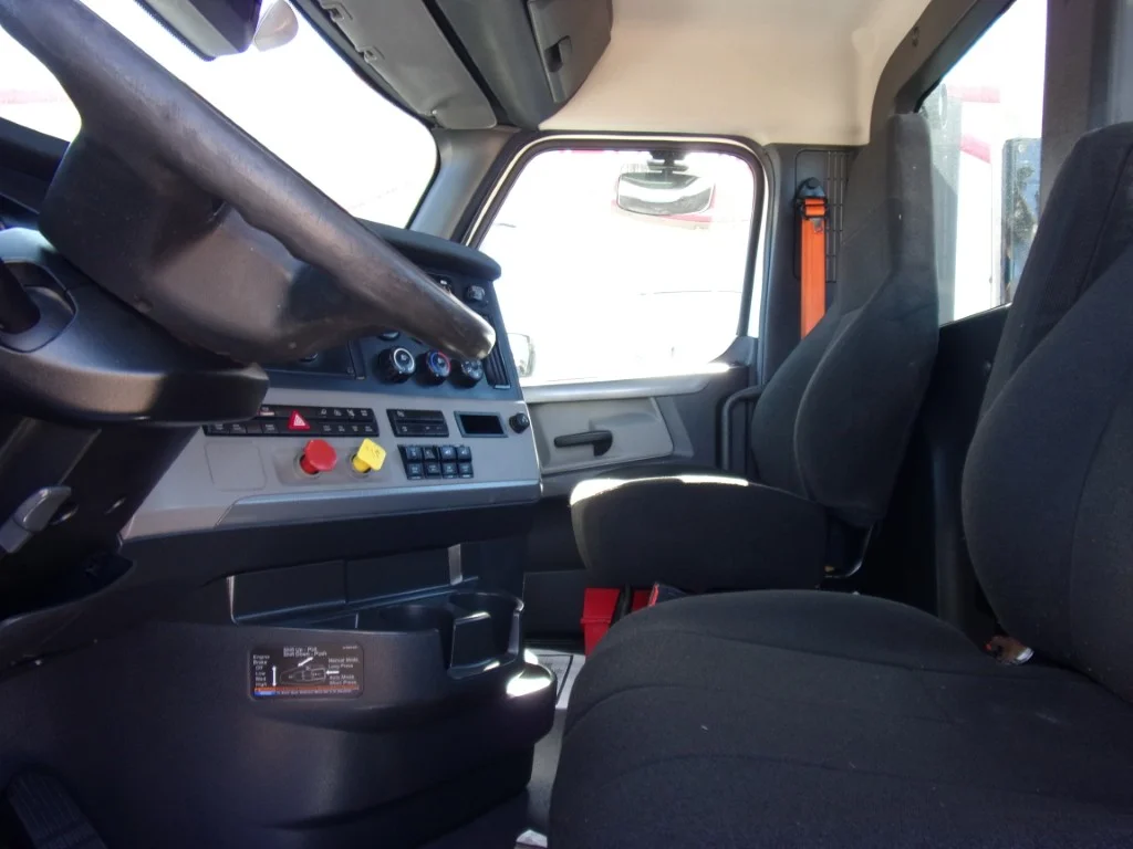 2021 Freightliner Cascadia - image 12