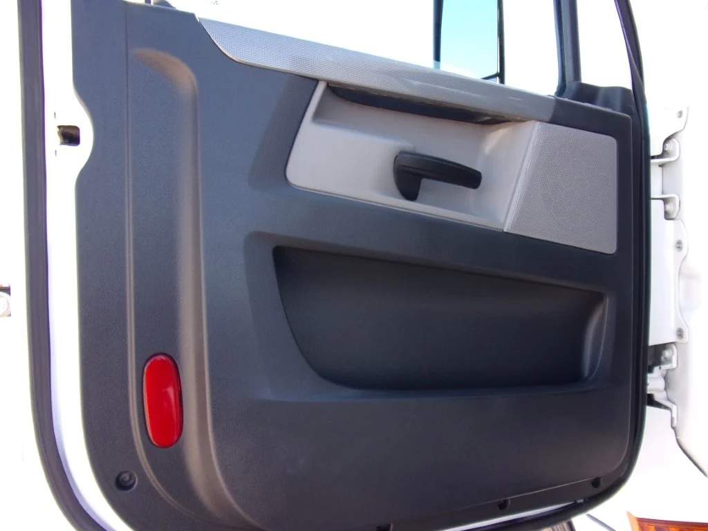 2021 Freightliner Cascadia - image 11