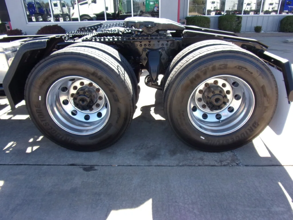 2021 Freightliner Cascadia - image 9