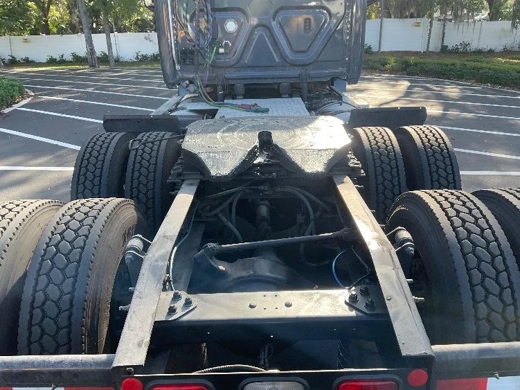 2019 Freightliner Cascadia in Tampa, FL — photo 6