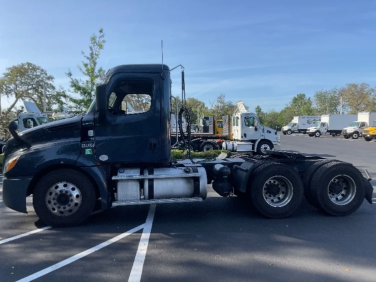 2019 Freightliner Cascadia in Tampa, FL — photo 4