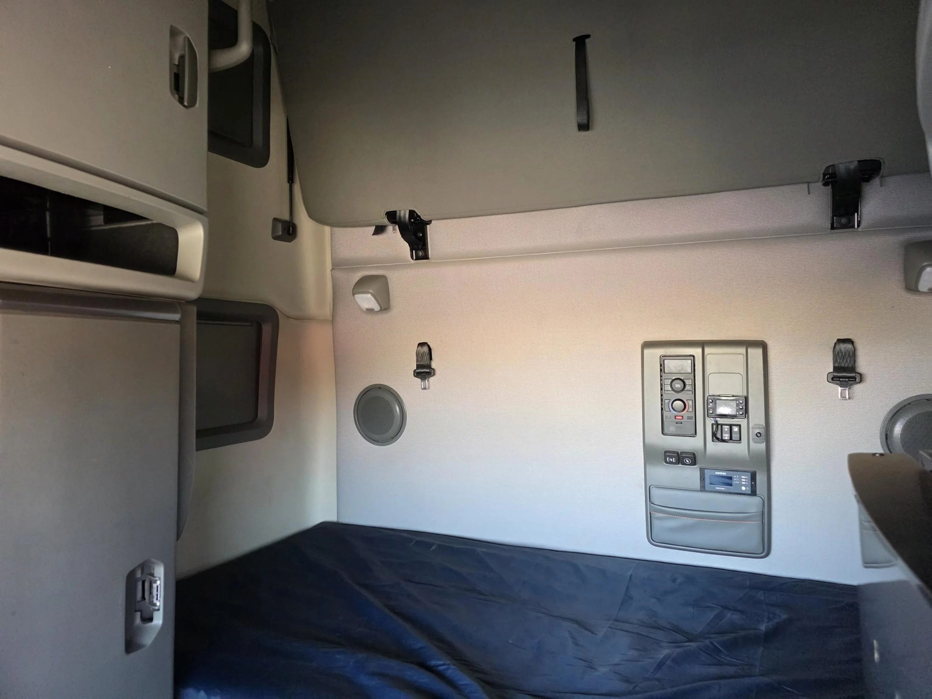 2022 Volvo VNL 760 in CAHOKIA, IL — photo 7