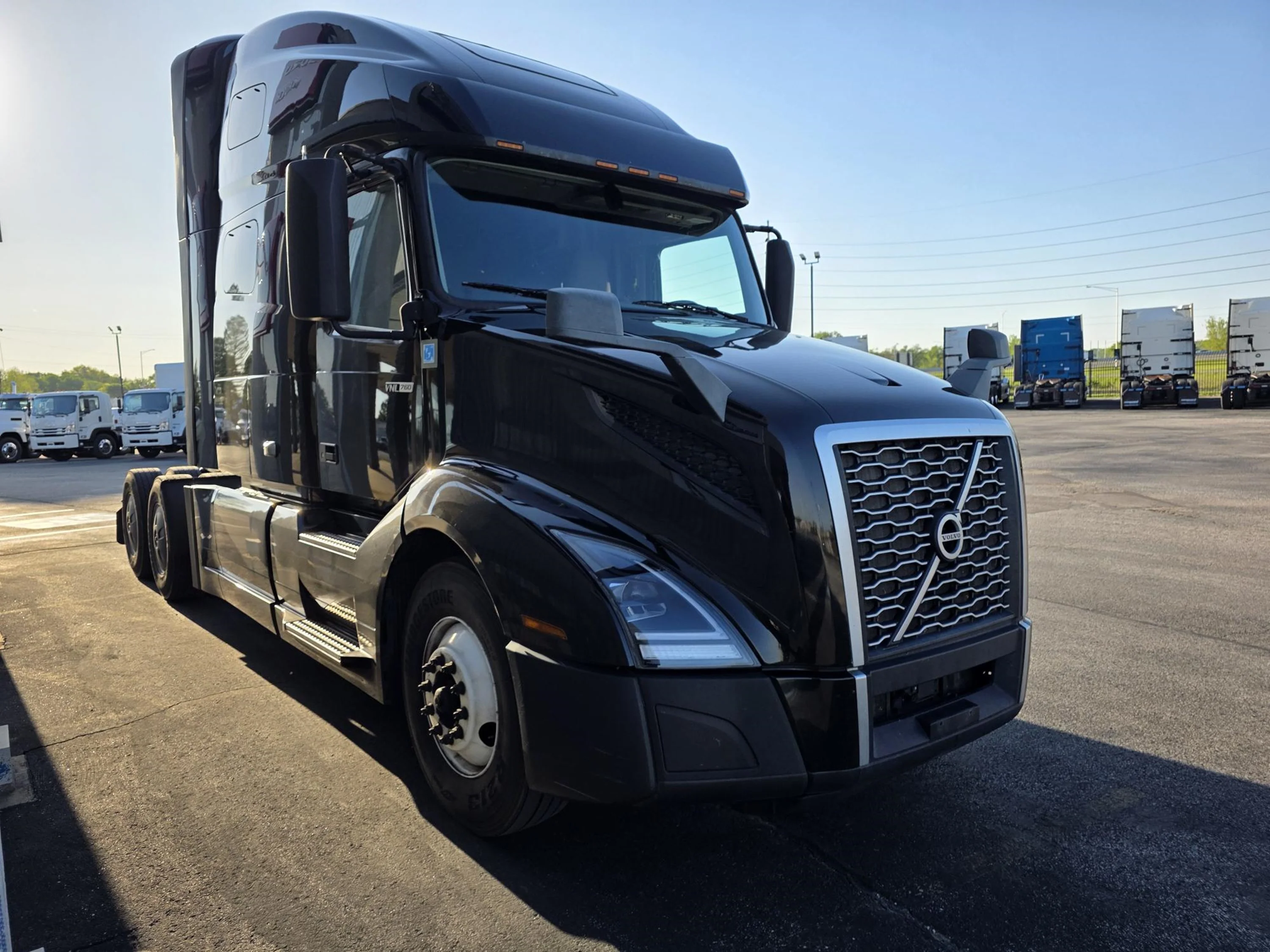2022 Volvo VNL 760 in CAHOKIA, IL — photo 2