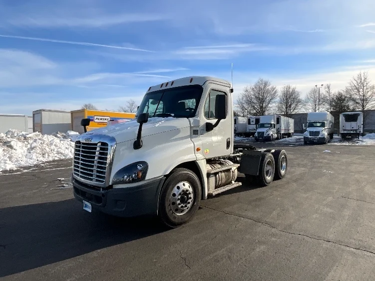 2019 Freightliner Cascadia in Manassas, VA — photo 3