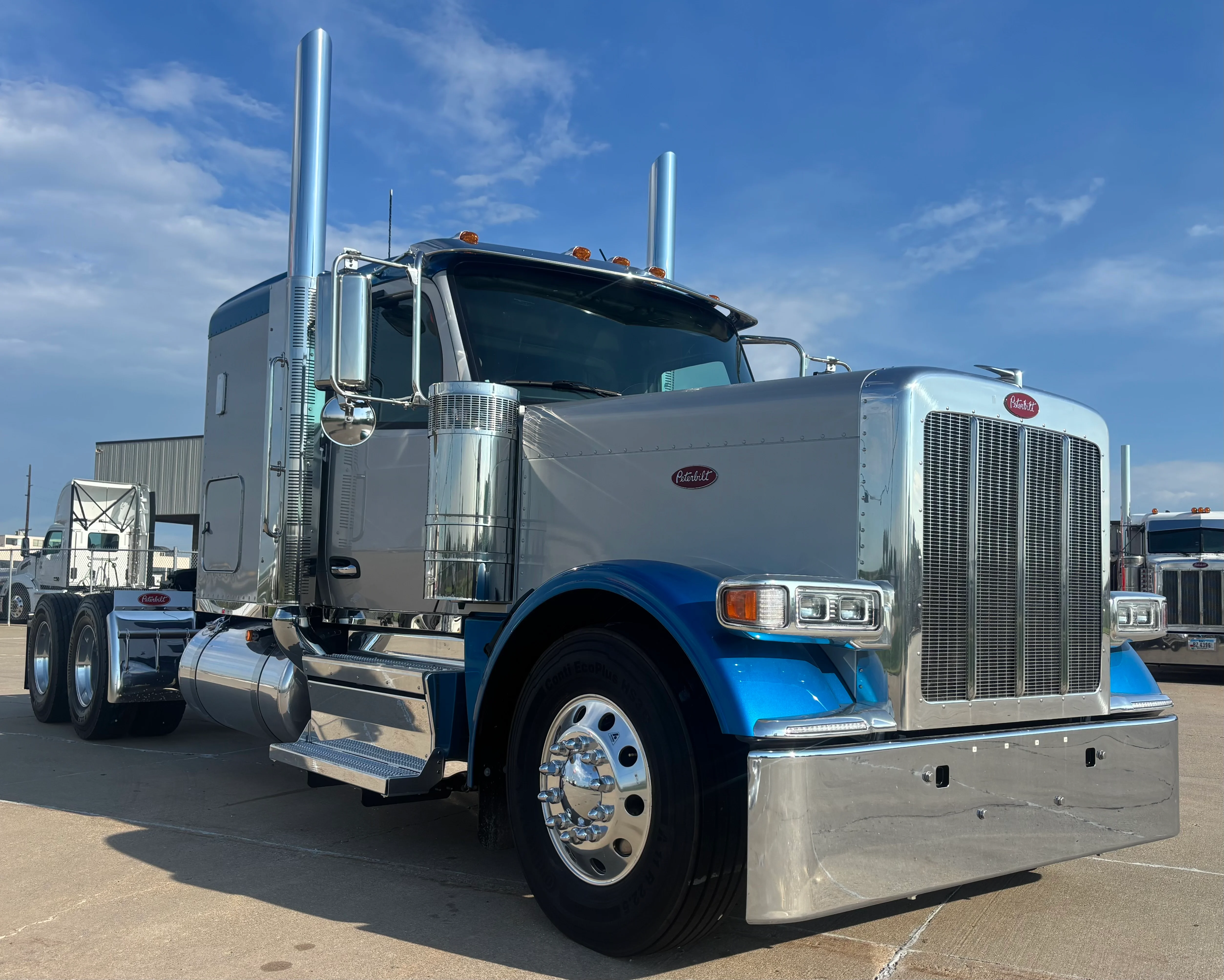 2027 Peterbilt 589 in Council Bluffs, IA — photo 2