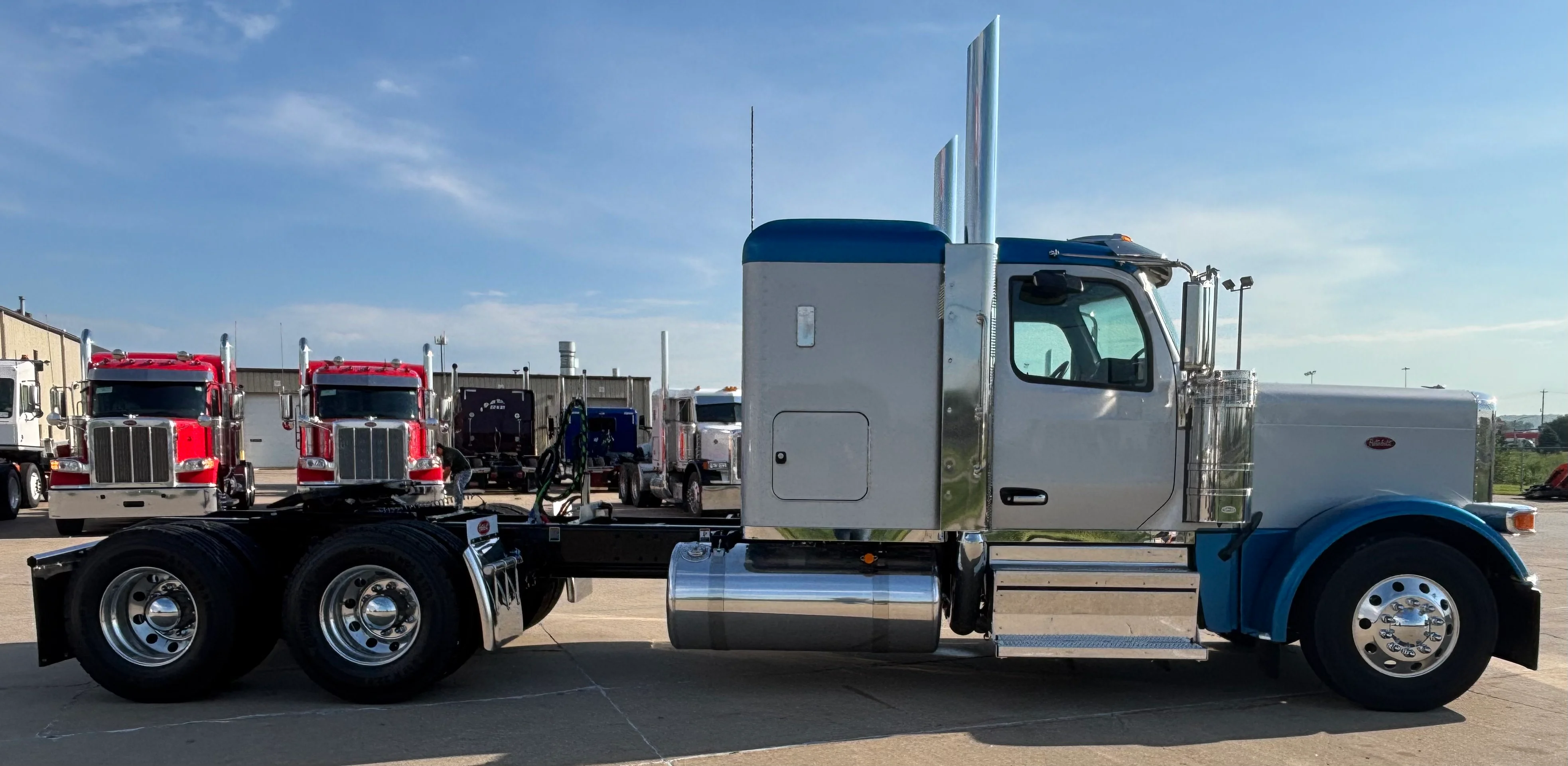 2027 Peterbilt 589 in Council Bluffs, IA — photo 3
