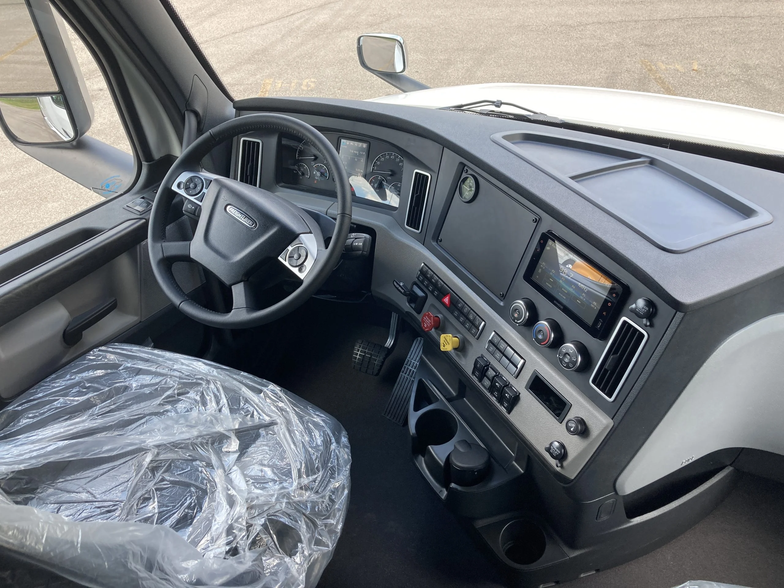 2026 Freightliner Cascadia in Lima, OH — photo 4