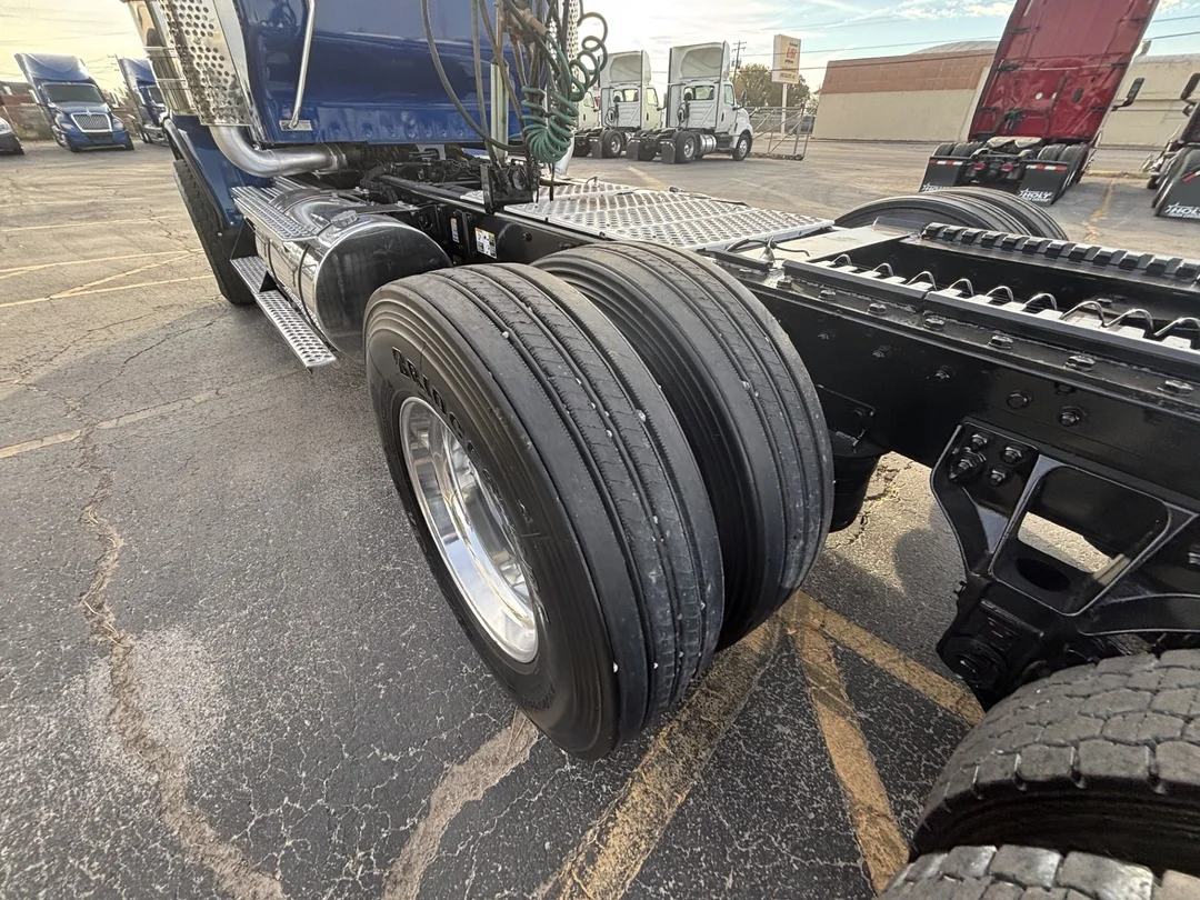 2019 Kenworth T800 - image 15
