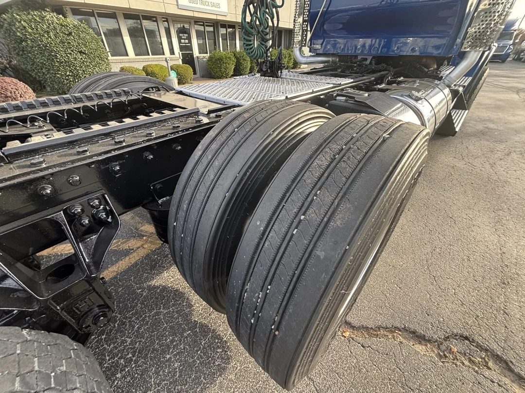 2019 Kenworth T800 - image 9