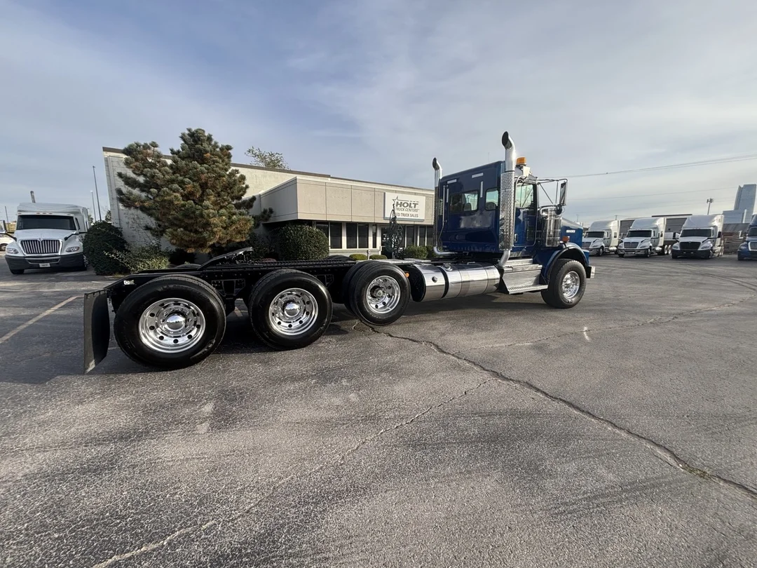 2019 Kenworth T800 - image 8