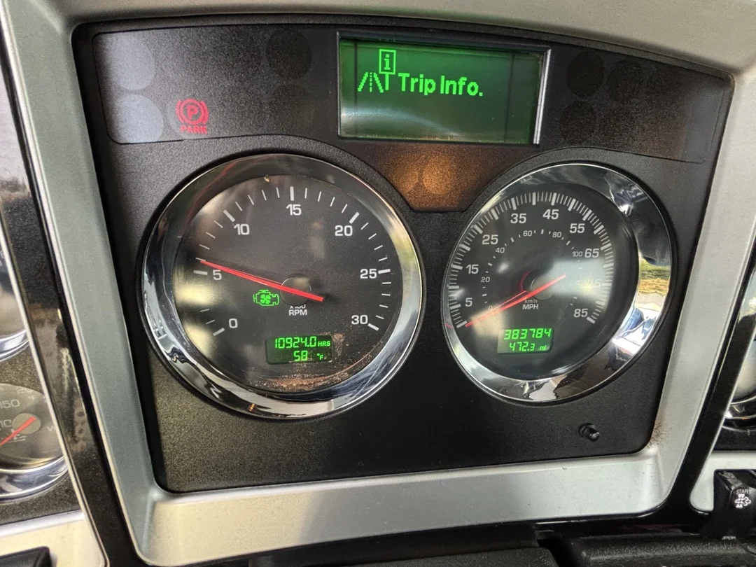 2019 Kenworth T800 - image 11