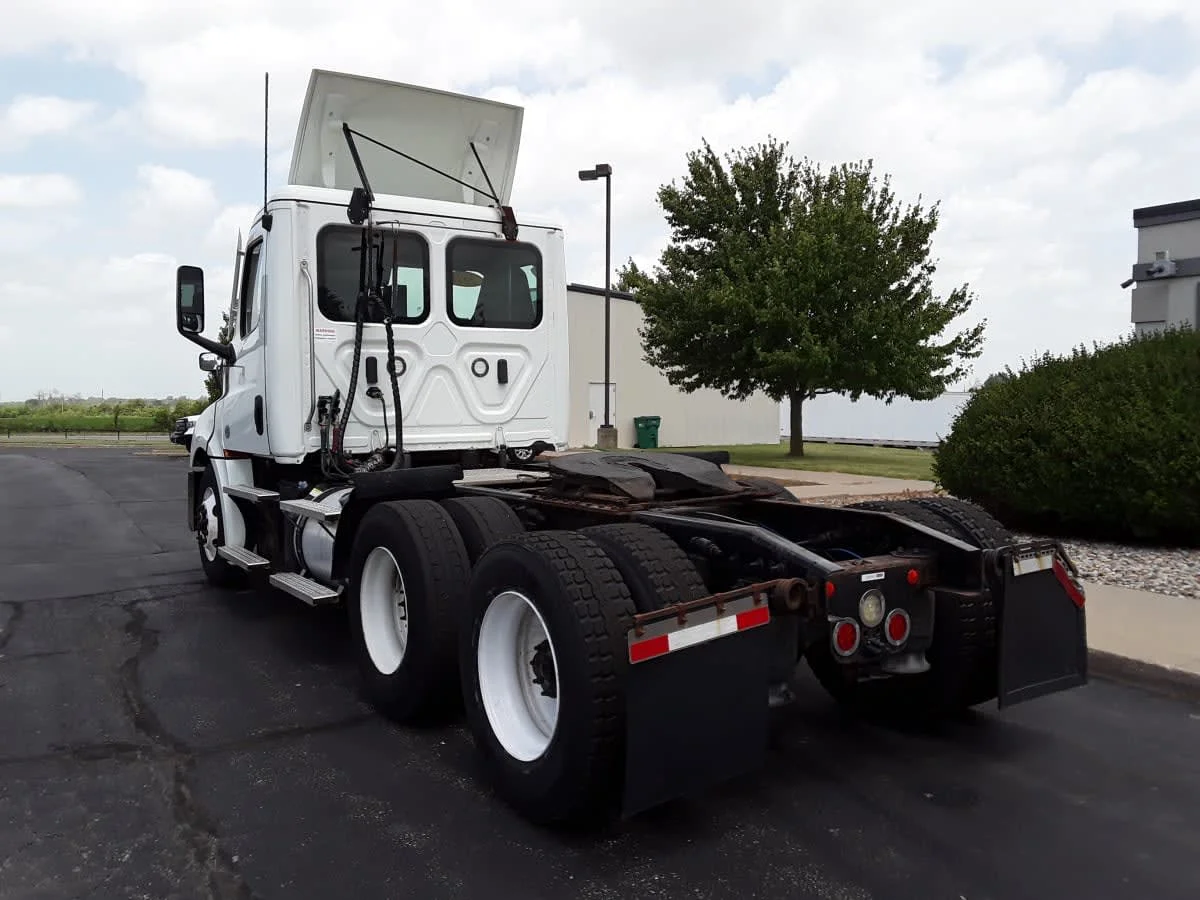 2021 Freightliner Cascadia in Altoona, IA — photo 6