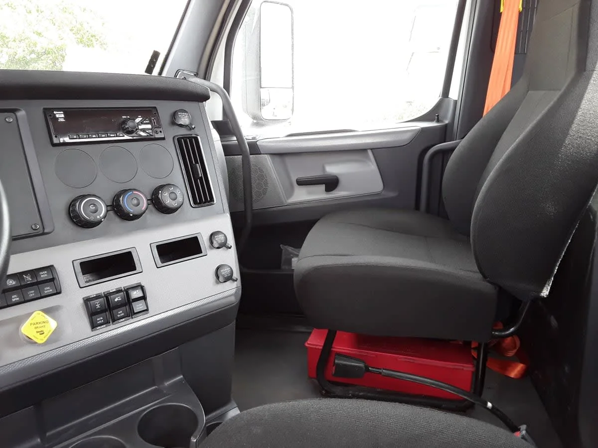 2021 Freightliner Cascadia in Altoona, IA — photo 7