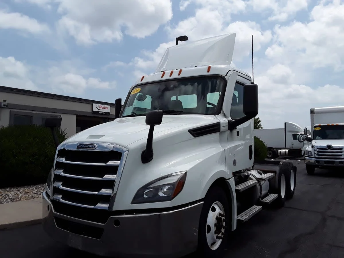 2021 Freightliner Cascadia in Altoona, IA