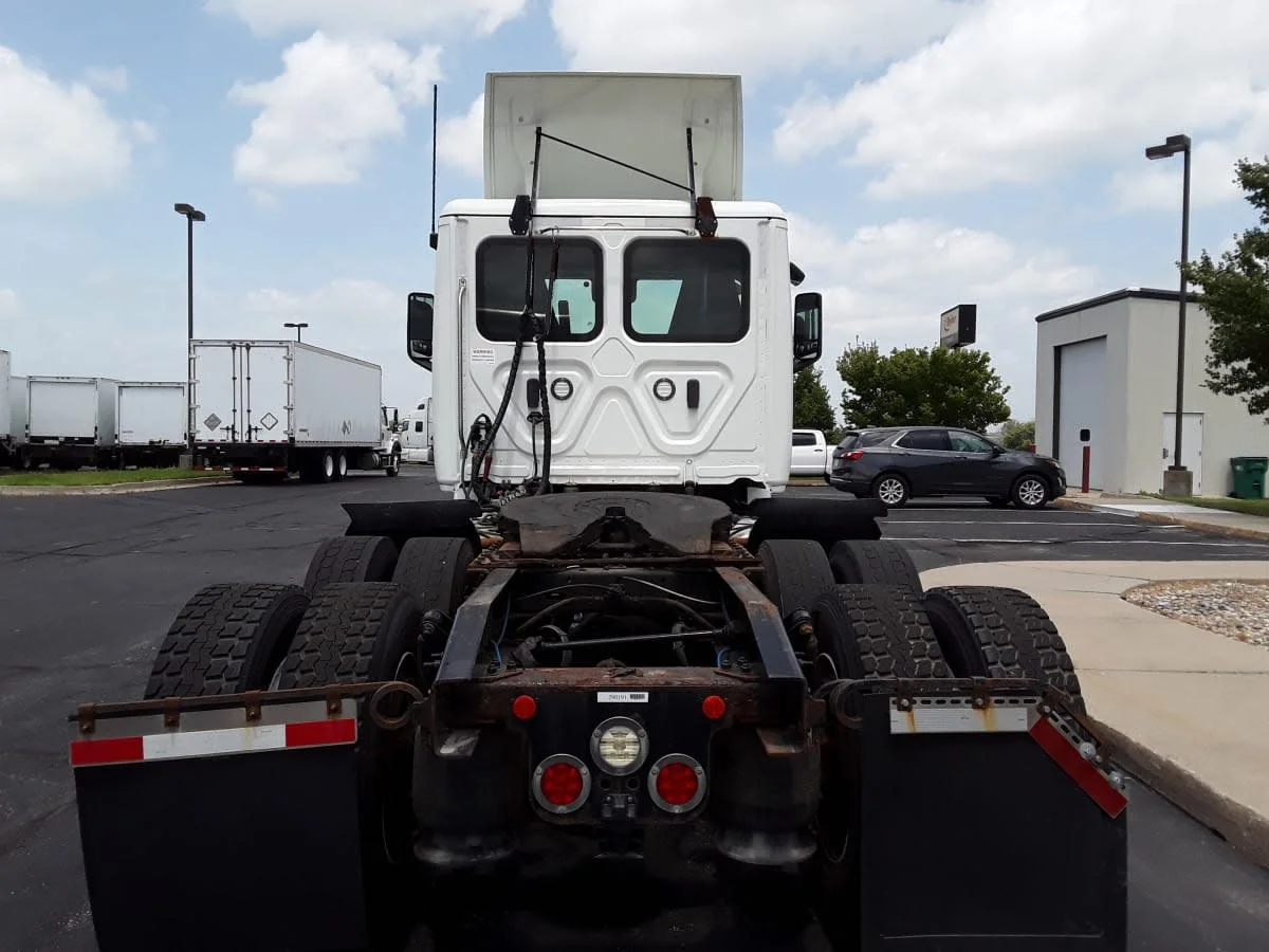 2021 Freightliner Cascadia in Altoona, IA — photo 5