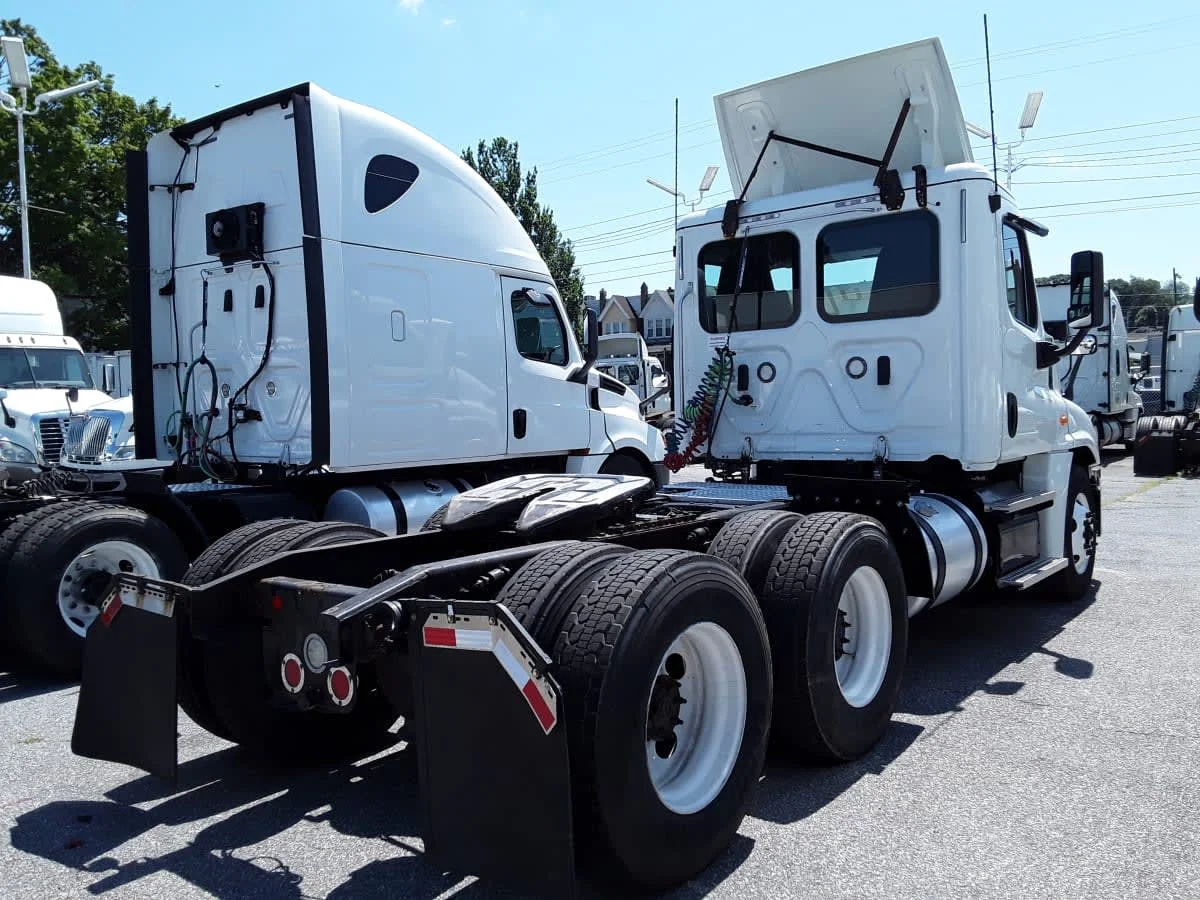 2018 Freightliner Cascadia - image 5