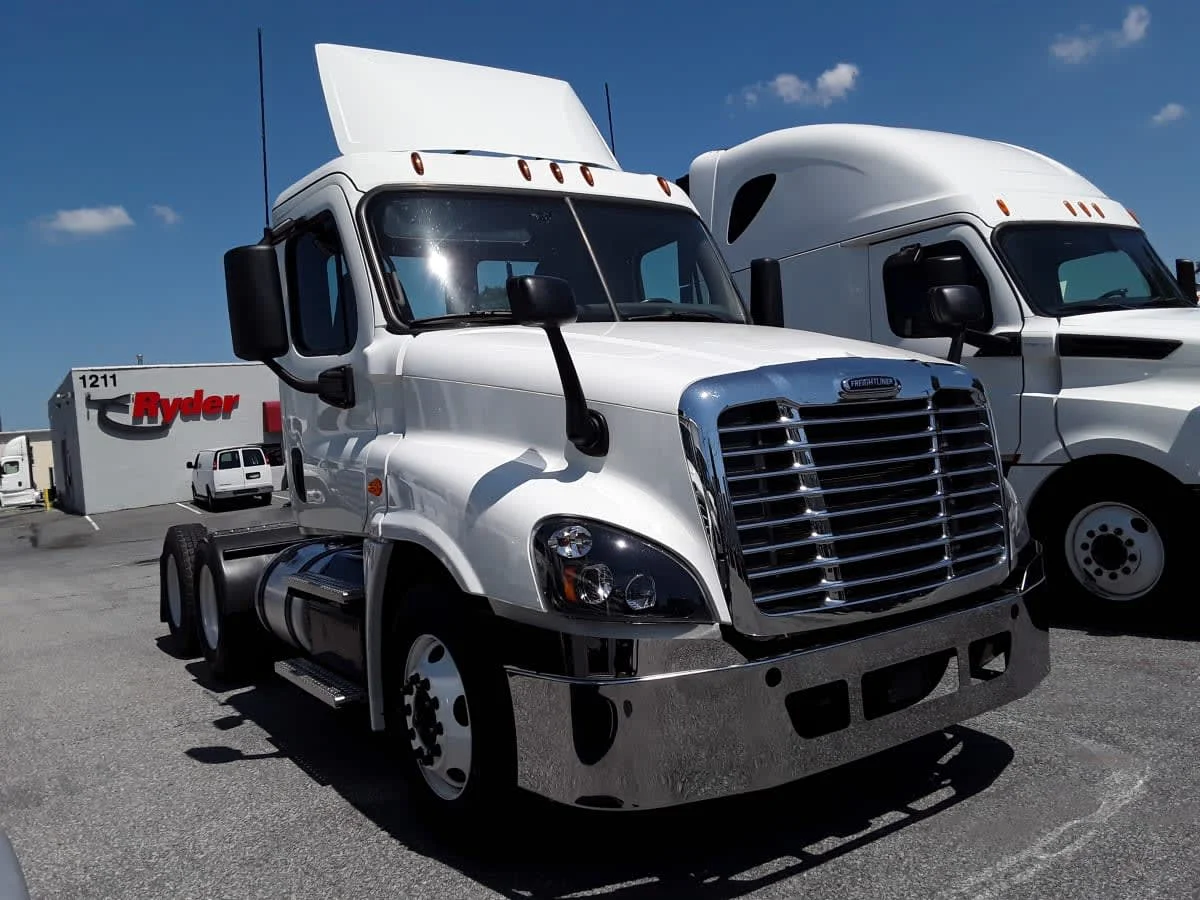 2018 Freightliner Cascadia - image 3