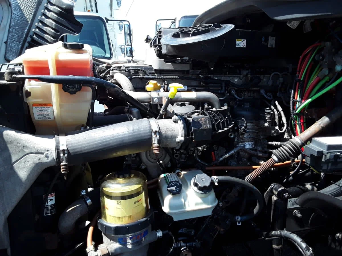 2018 Freightliner Cascadia - image 8