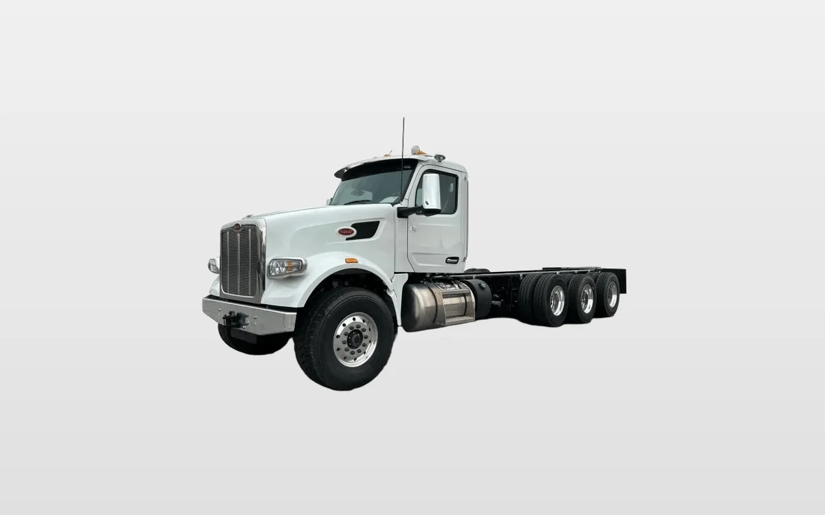 2025 Peterbilt 567 - image 1